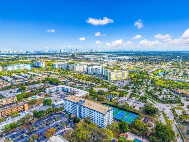 4350 Hillcrest Dr 200, Hollywood, FL 33021