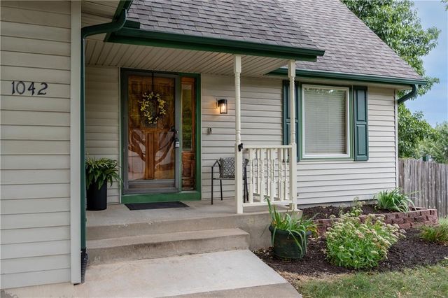 1042 E Millview Circle, Olathe, KS 66061