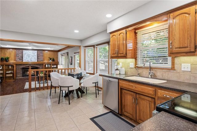 1042 E Millview Circle, Olathe, KS 66061