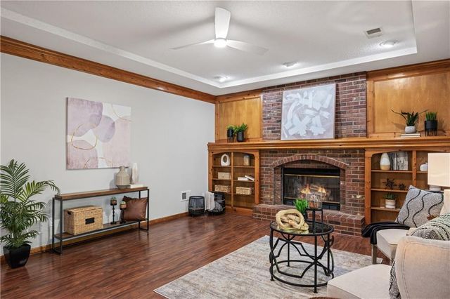 1042 E Millview Circle, Olathe, KS 66061