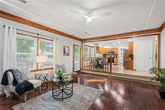 1042 E Millview Circle, Olathe, KS 66061