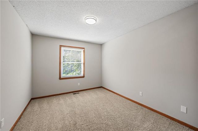 1042 E Millview Circle, Olathe, KS 66061