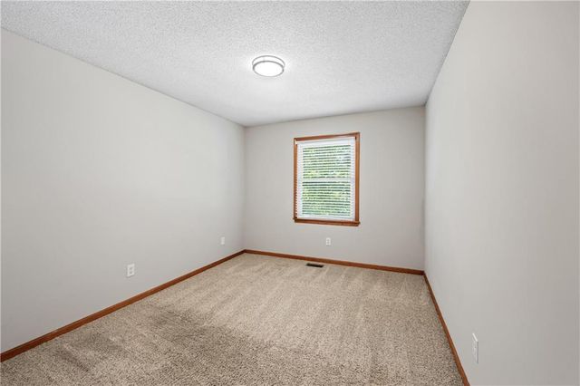 1042 E Millview Circle, Olathe, KS 66061