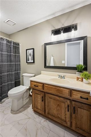 1042 E Millview Circle, Olathe, KS 66061