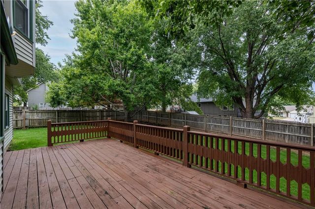 1042 E Millview Circle, Olathe, KS 66061