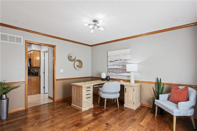 1042 E Millview Circle, Olathe, KS 66061