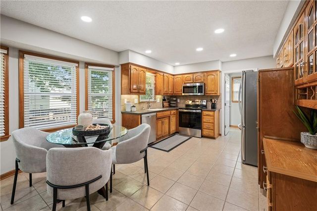 1042 E Millview Circle, Olathe, KS 66061