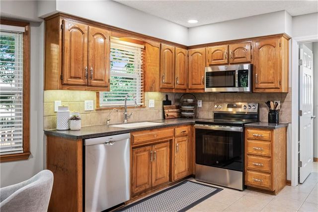 1042 E Millview Circle, Olathe, KS 66061