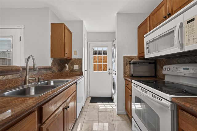 10615 Briar Forest Drive 1002, Houston, TX 77042