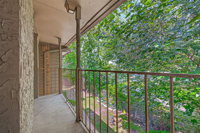 10615 Briar Forest Drive 1002, Houston, TX 77042