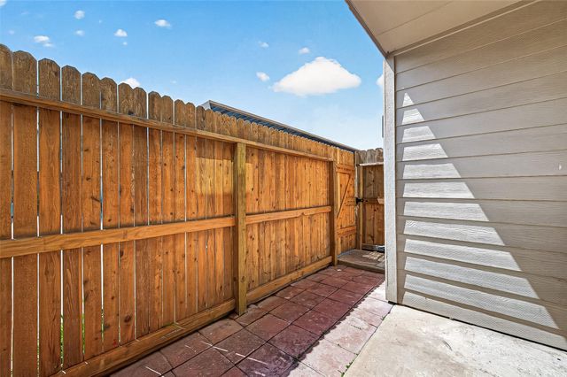 10615 Briar Forest Drive 1002, Houston, TX 77042