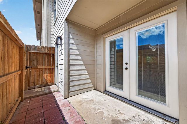 10615 Briar Forest Drive 1002, Houston, TX 77042
