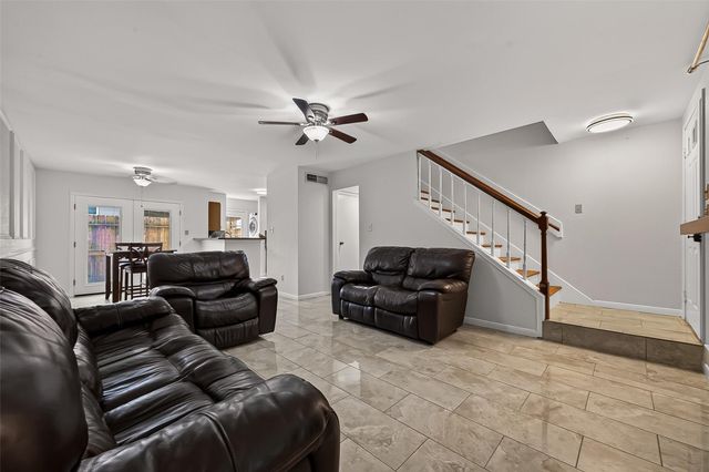 10615 Briar Forest Drive 1002, Houston, TX 77042