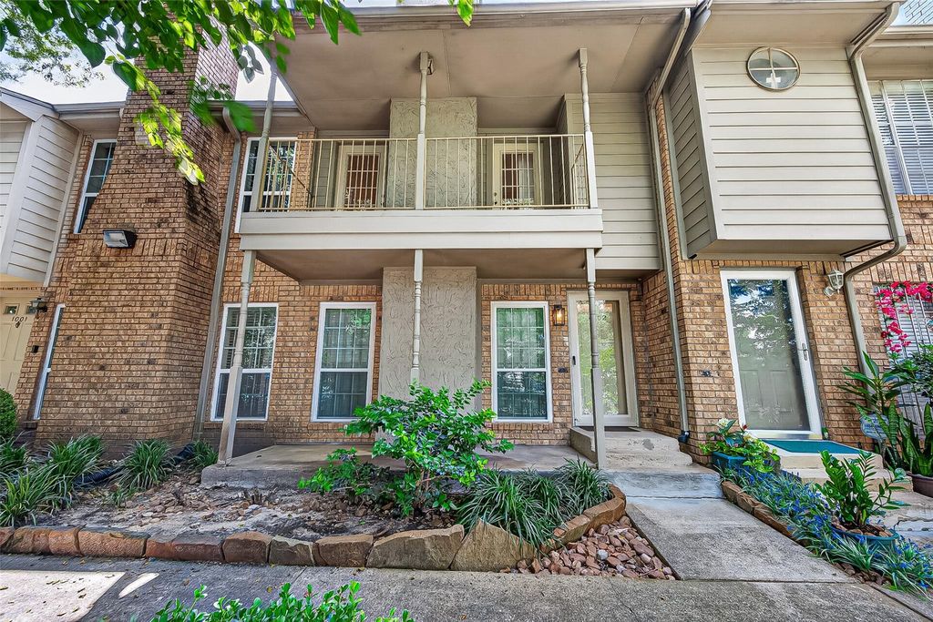 10615 Briar Forest Drive 1002, Houston, TX 77042