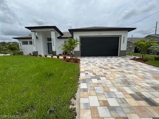 814 Floyd AVE S, Lehigh Acres, FL 33976