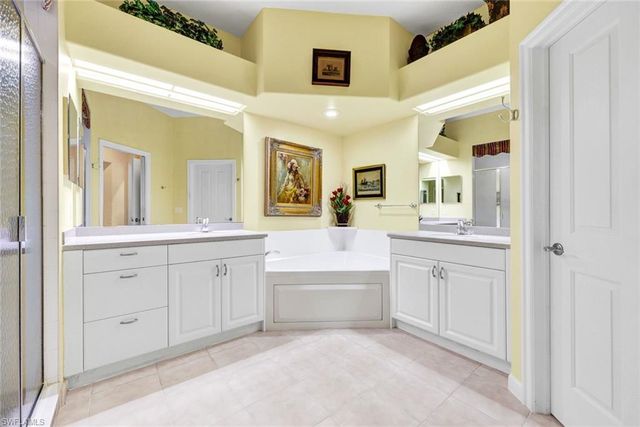 8517 Via Garibaldi CIR # 201, Estero, FL 33928