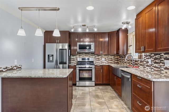 209 Hertel Way, Nooksack, WA 98276