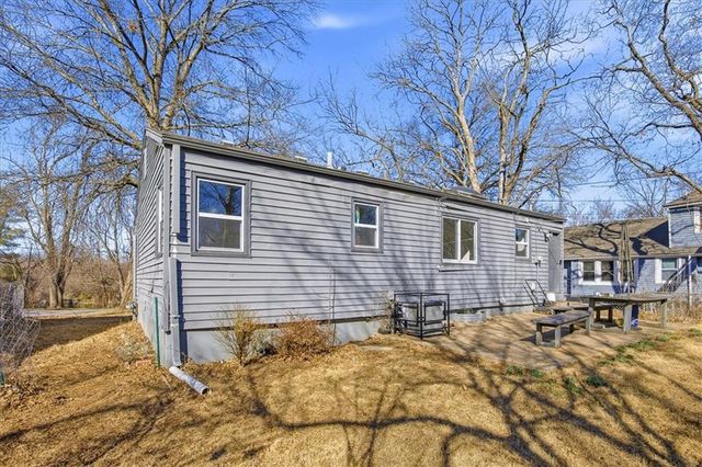 8121 Lydia Avenue, Kansas City, MO 64131