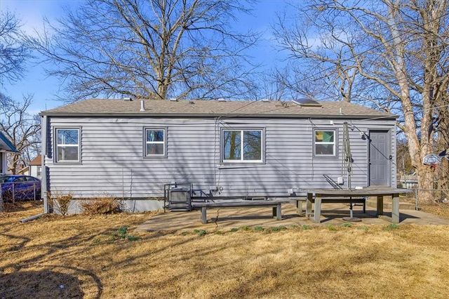 8121 Lydia Avenue, Kansas City, MO 64131