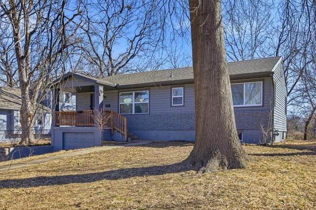 8121 Lydia Avenue, Kansas City, MO 64131