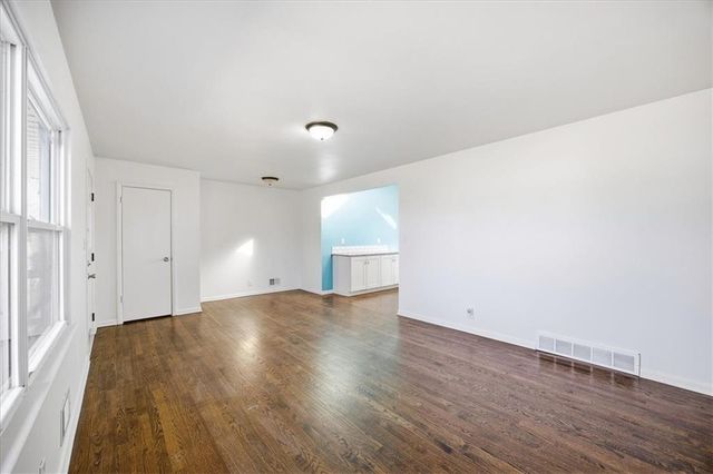 8121 Lydia Avenue, Kansas City, MO 64131