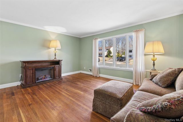 14 Wenmore Road, Commack, NY 11725