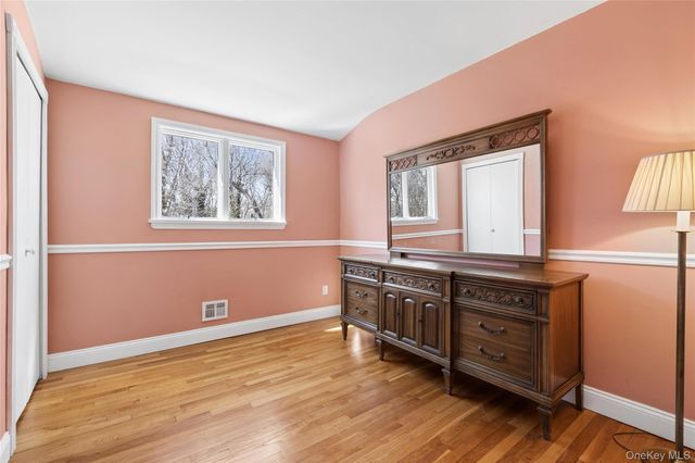 14 Wenmore Road, Commack, NY 11725