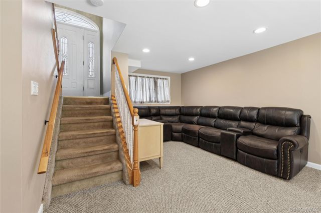 14 Wenmore Road, Commack, NY 11725