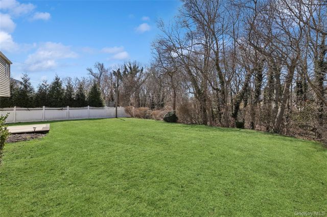 14 Wenmore Road, Commack, NY 11725