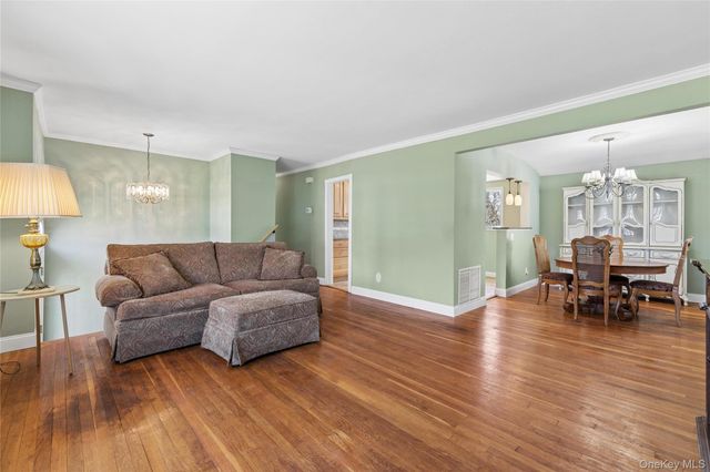 14 Wenmore Road, Commack, NY 11725