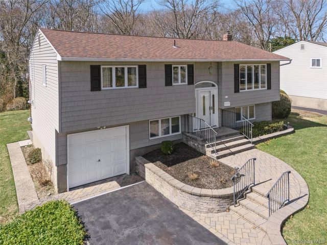 14 Wenmore Road, Commack, NY 11725