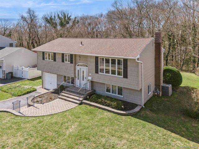 14 Wenmore Road, Commack, NY 11725