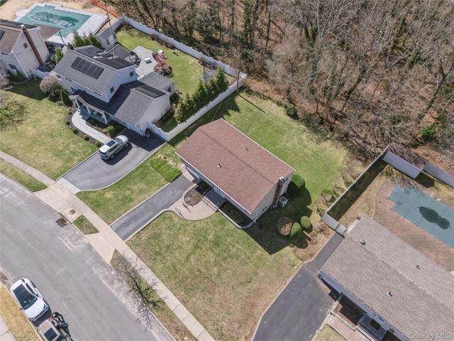 14 Wenmore Road, Commack, NY 11725