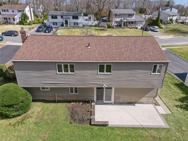 14 Wenmore Road, Commack, NY 11725