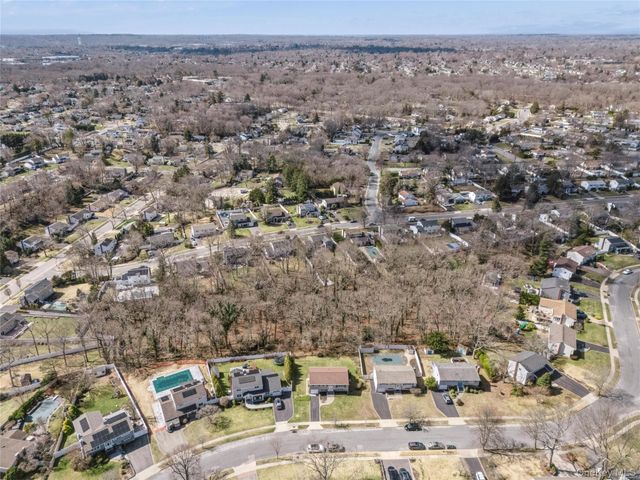 14 Wenmore Road, Commack, NY 11725