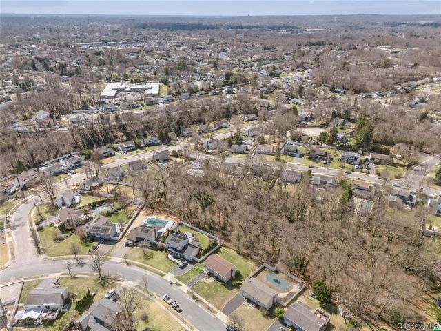 14 Wenmore Road, Commack, NY 11725