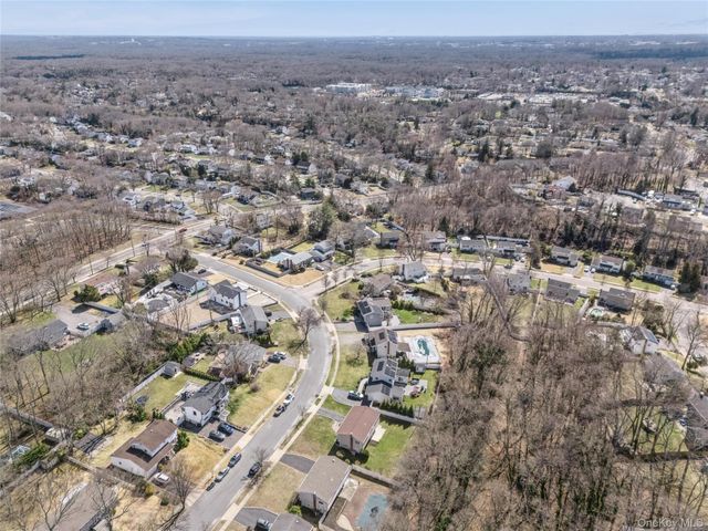 14 Wenmore Road, Commack, NY 11725