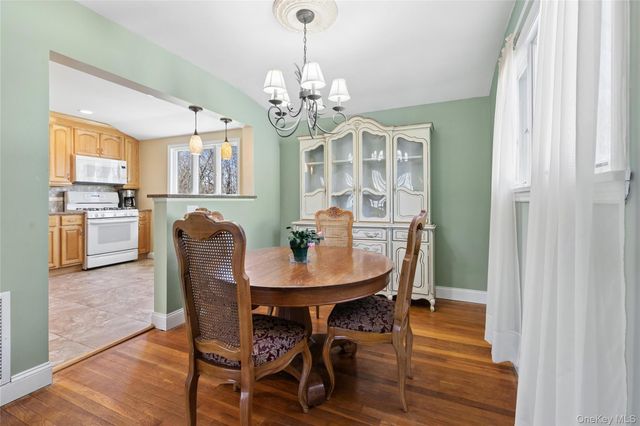 14 Wenmore Road, Commack, NY 11725