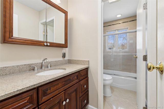 14 Wenmore Road, Commack, NY 11725