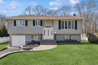 14 Wenmore Road, Commack, NY 11725