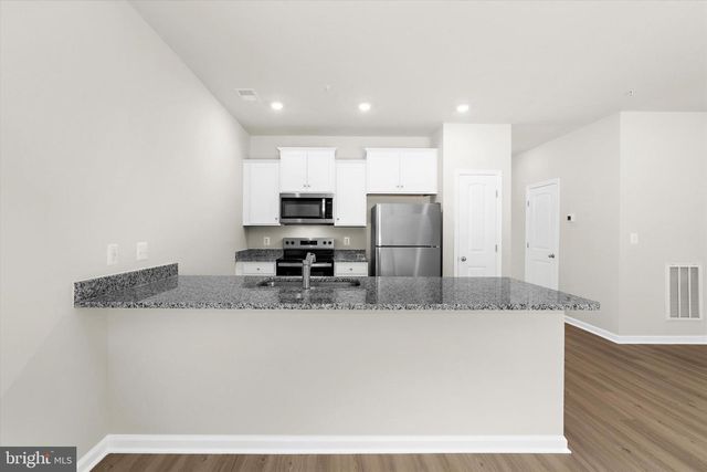 8143 BARTHOLOMEW CT, Baltimore, MD 21206