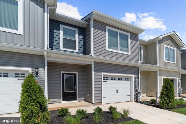 8143 BARTHOLOMEW CT, Baltimore, MD 21206