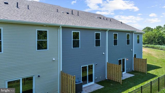 8143 BARTHOLOMEW CT, Baltimore, MD 21206