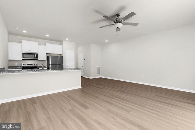 8143 BARTHOLOMEW CT, Baltimore, MD 21206