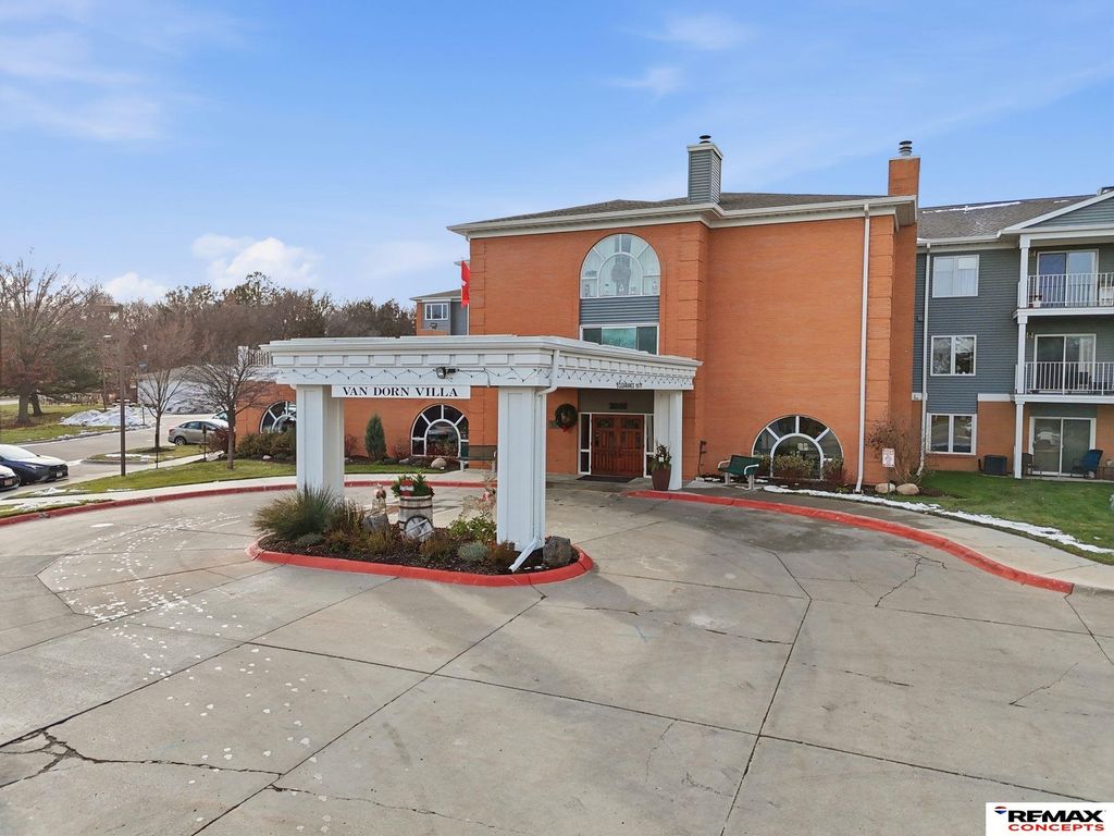 3001 S 51st Street Court, Lincoln, NE 68506