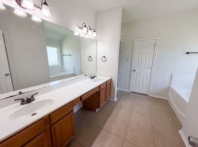 324 Cascade Drive, Red Oak, TX 75154
