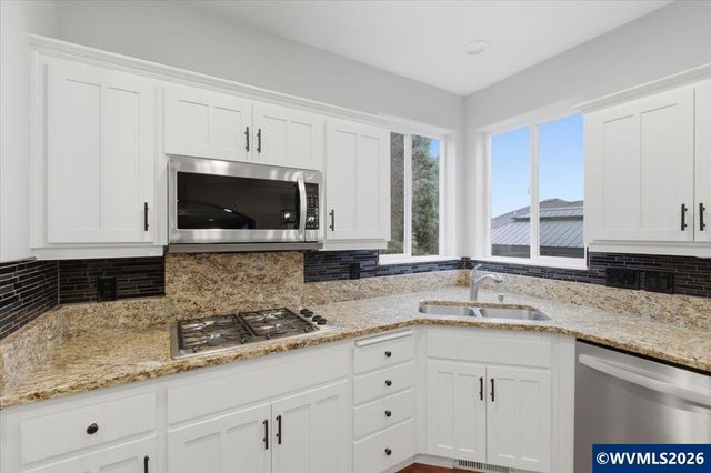 946 Reagan Av NW, Salem, OR 97304