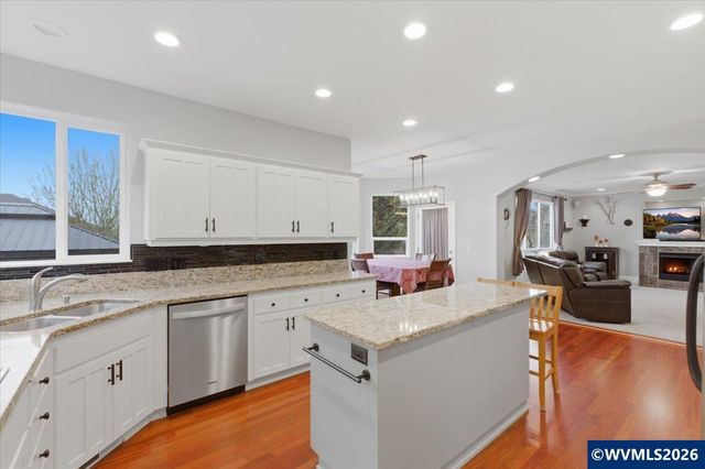 946 Reagan Av NW, Salem, OR 97304