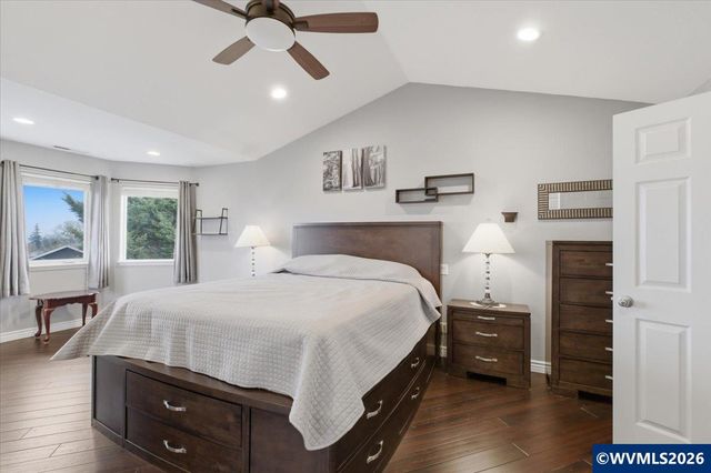 946 Reagan Av NW, Salem, OR 97304