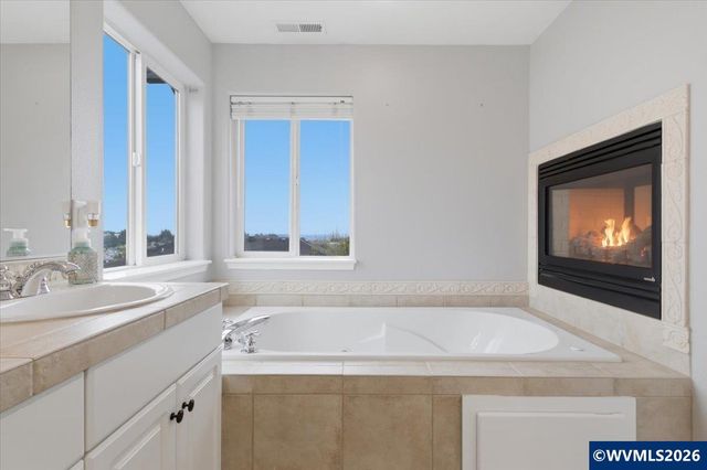 946 Reagan Av NW, Salem, OR 97304